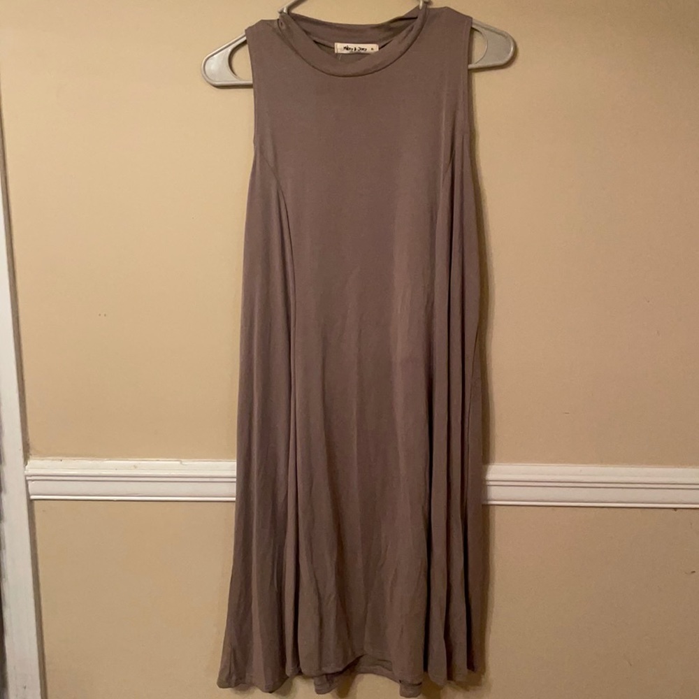 Mikey & Joey sleeveless dress size women’s XL.